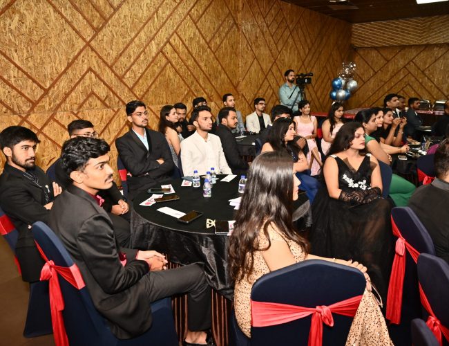 Team members at ET's Fourth Year Anniversary Celebration - Photo 6